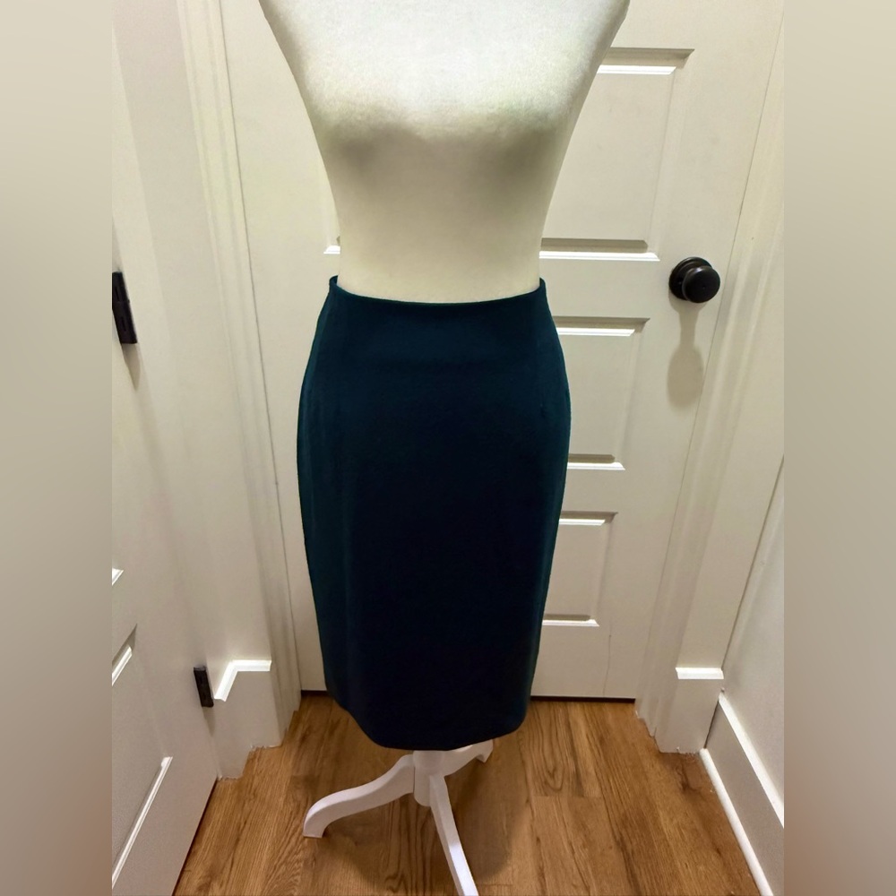 Vintage Ellen Tracy. Green Wool Wrap Pencil Skirt. Size 12.